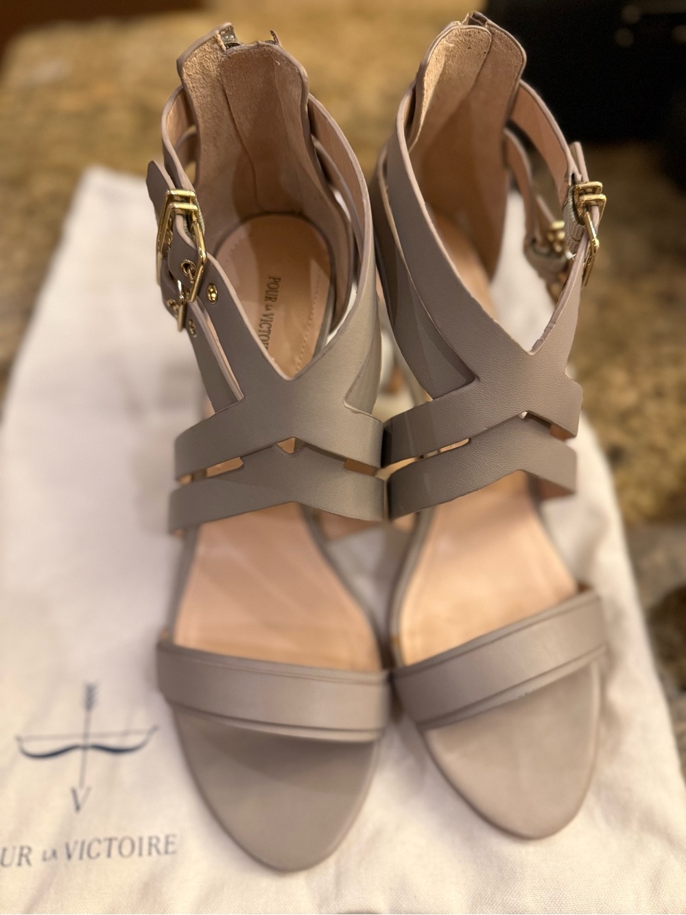 Pour La Victoire Gray Leather Strappy Sandals Size 10